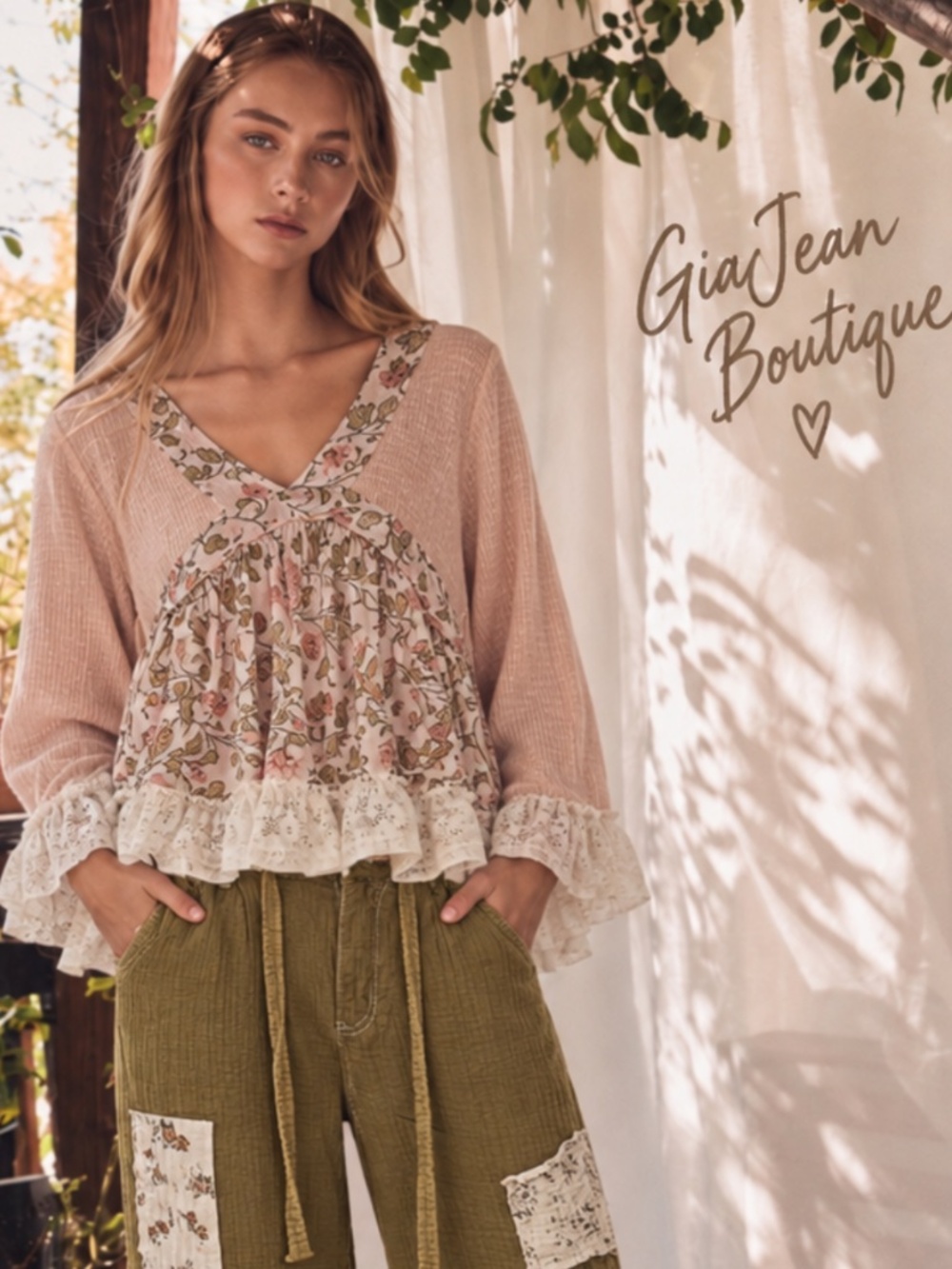 🎉 POL “ MAGGIE 2 “ POL V-NECK RIBBED TOP WITH LACE AND RUFFLE DETAIL